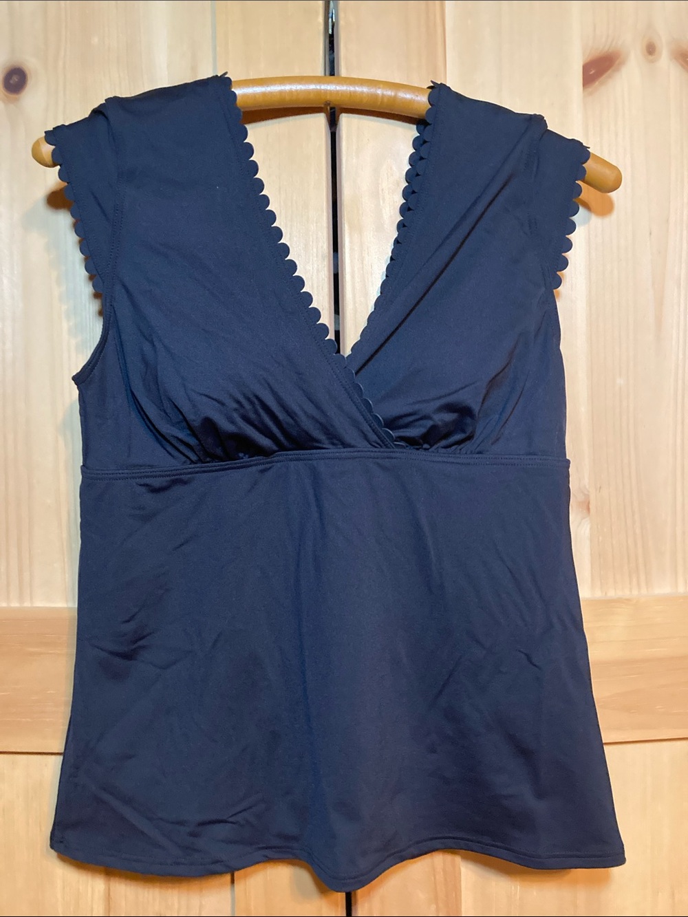 Lands’ End Black Scallop V-Neck Cap Sleeve Swim Tank
